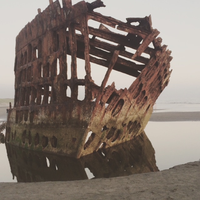 Shipwreck_on_the_beach