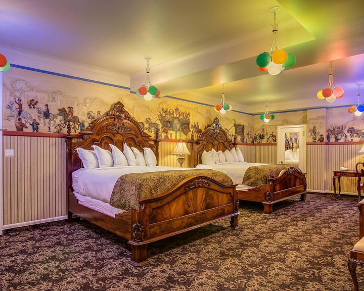 A guest room at the Davenport Hotel, Spokane, Washington