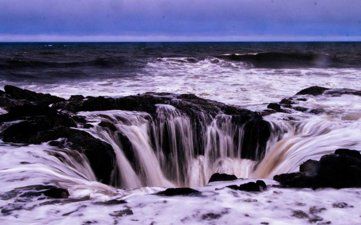 Thor's Well Yachats Courtesy of Eric Muhr