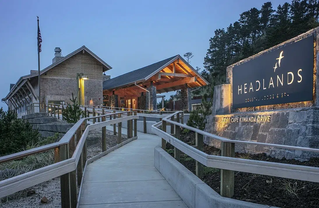 An exterior shot of the Headlands Coastal Lodge on the Oregon Coast.